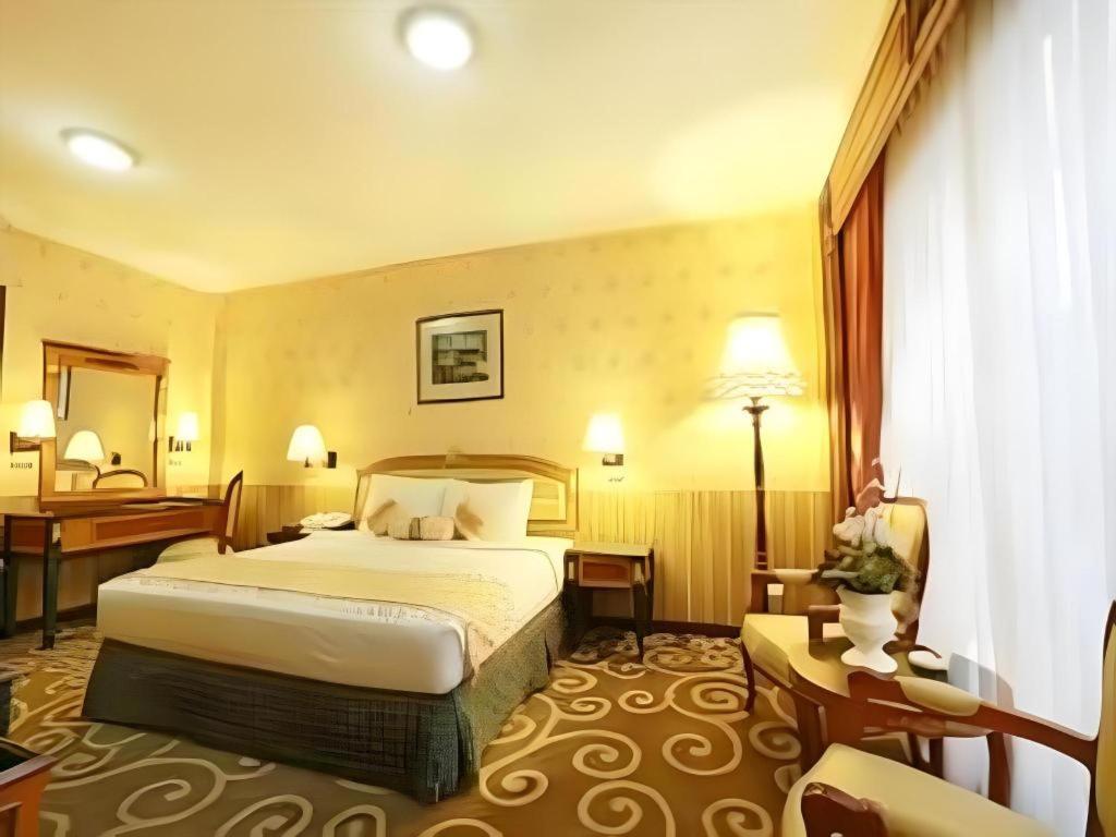 Gajahmada Graha Hotel Malang Luaran gambar