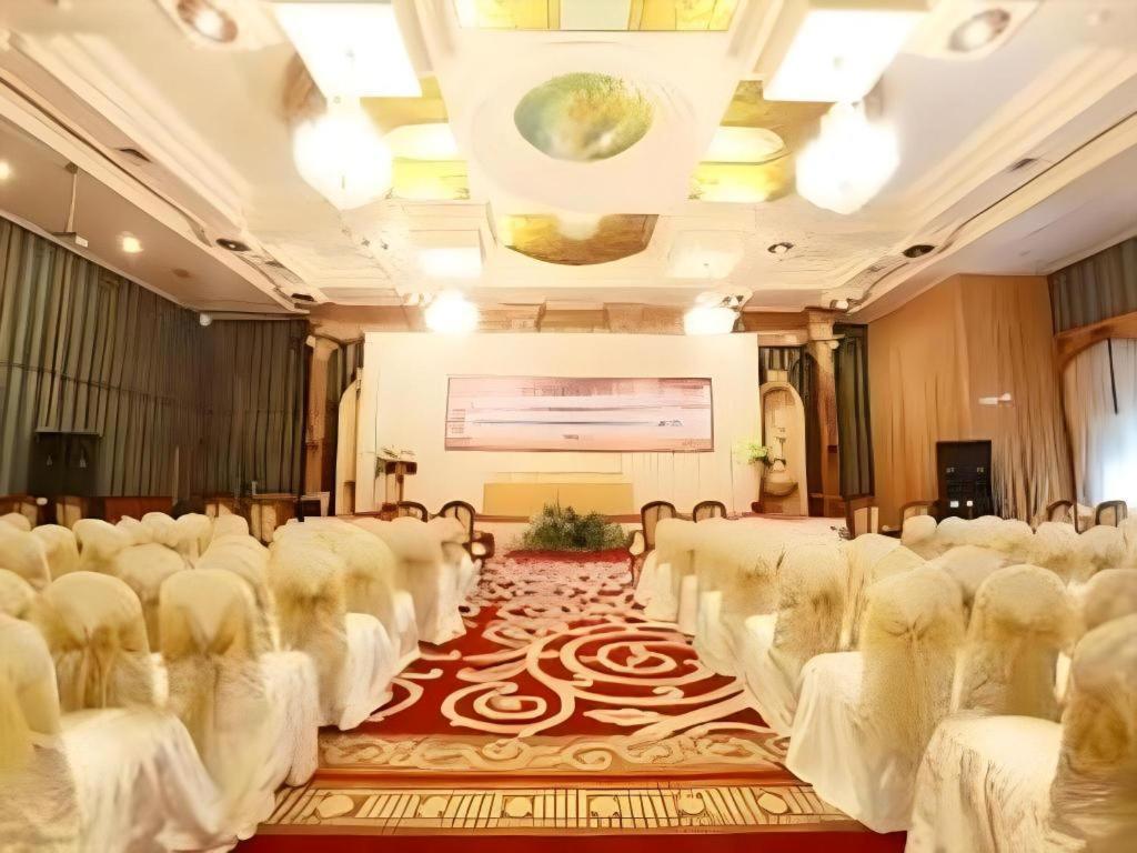 Gajahmada Graha Hotel Malang Luaran gambar