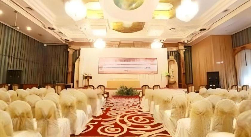Gajahmada Graha Hotel Malang Luaran gambar