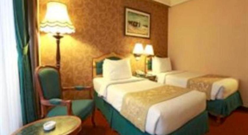 Gajahmada Graha Hotel Malang Luaran gambar