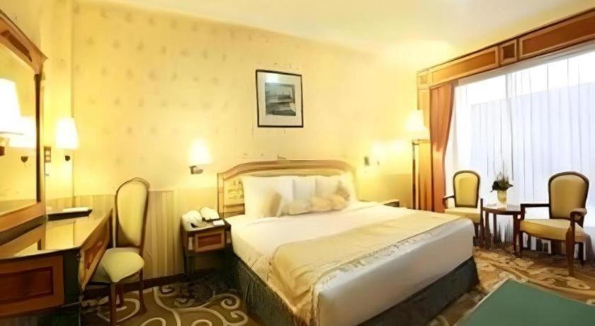 Gajahmada Graha Hotel Malang Luaran gambar
